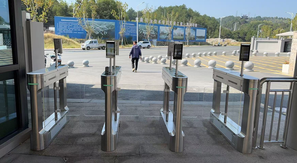 龙泉外国语高级中学